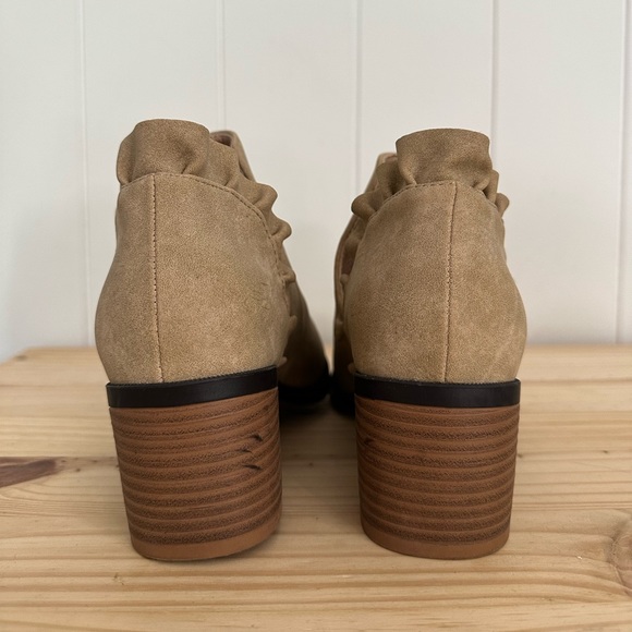 LIKE NEW Size 6.5 Tan Ankle Booties with Ruffle - Picture 3 of 4